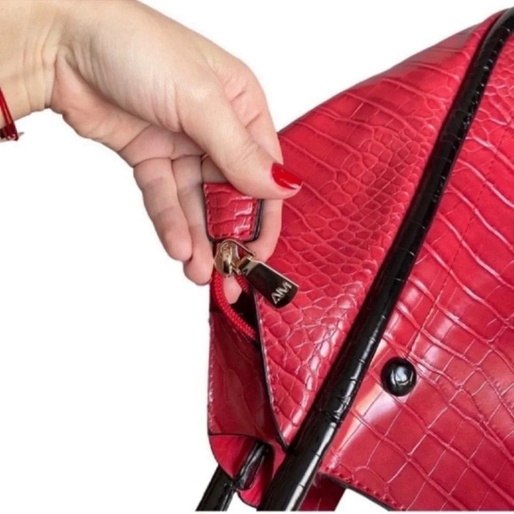 AMERI MODE Red/Black Tote Bag - Picture 10 of 10